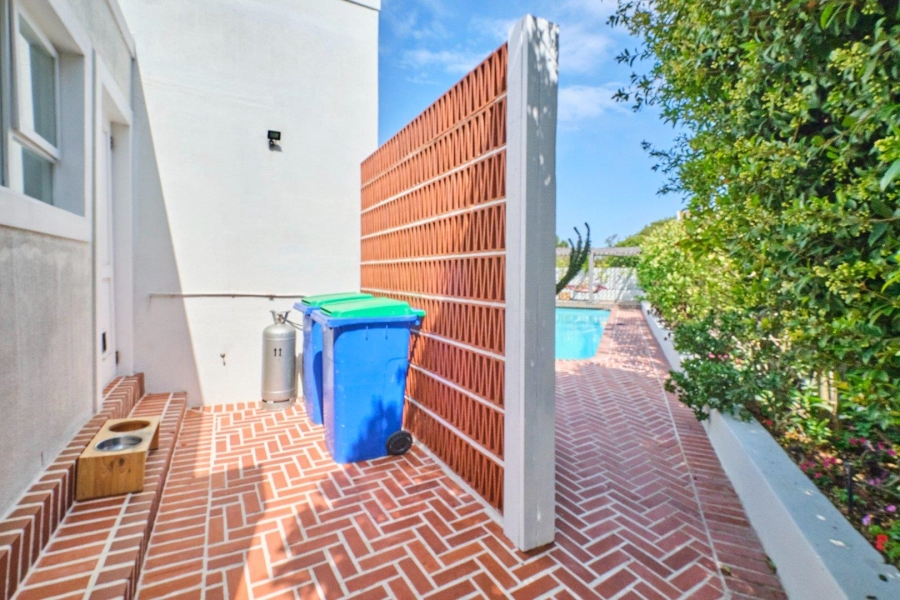 5 Bedroom Property for Sale in Flamingo Vlei Western Cape